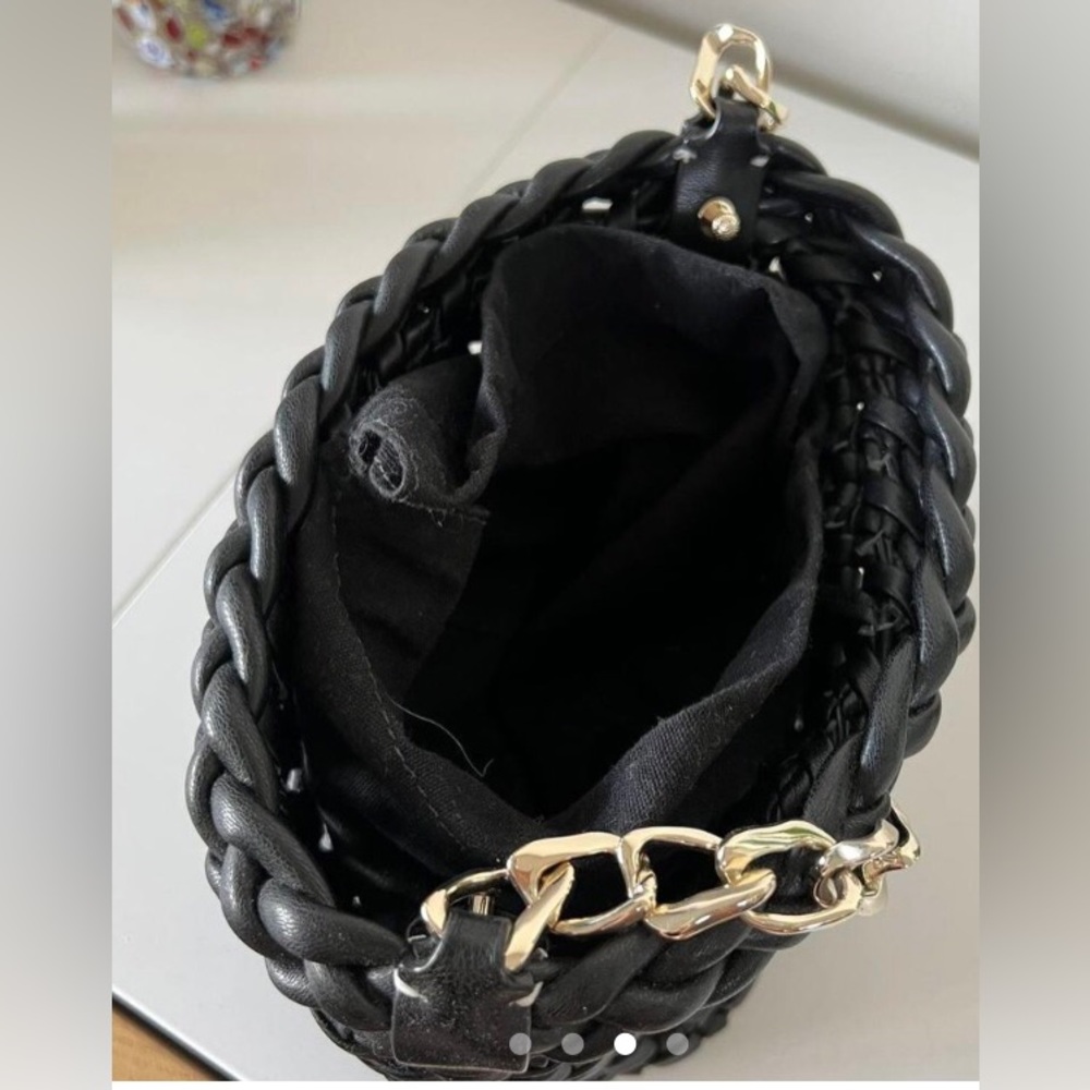 ♥️sold♥️AJE bag: bucket with gold chain detail RRP $375 - Picture 4 of 6